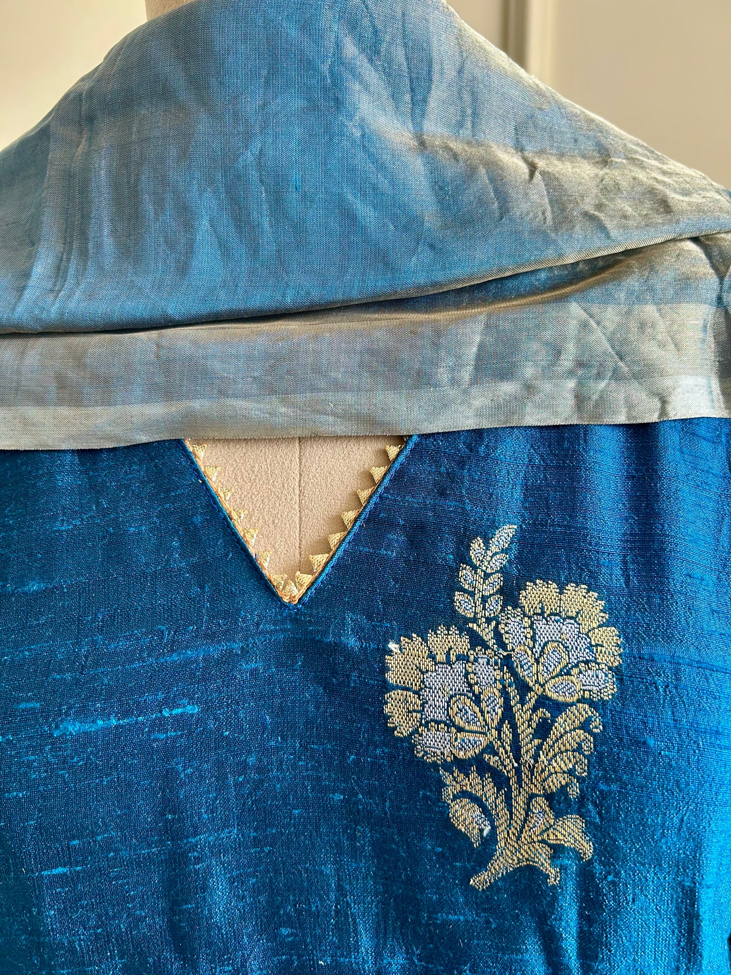 Bluebell- Raw Silk Banarasi Suit set