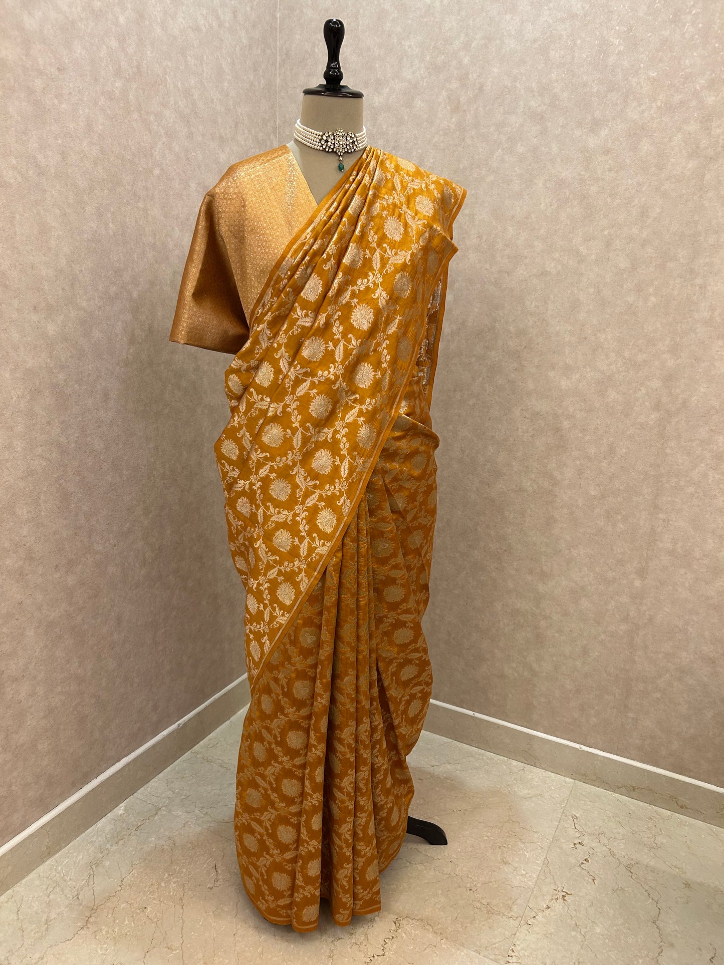 Sunehere Gulab- Silk Banarasi Jaal Saree