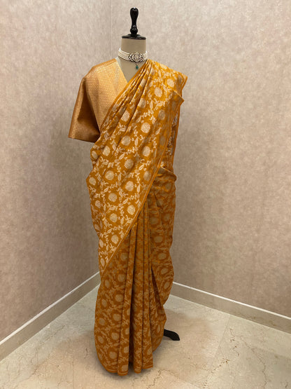 Sunehere Gulab- Silk Banarasi Jaal Saree